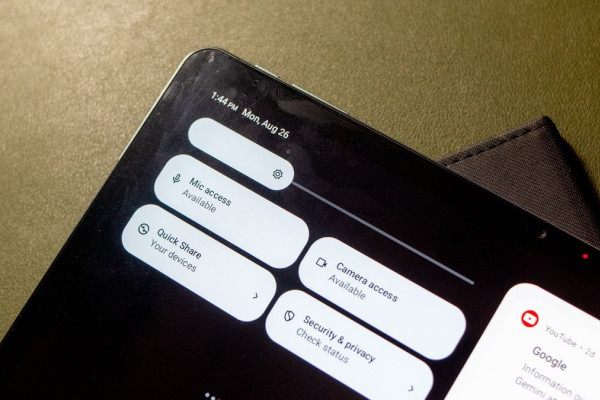 Google Play тестирует функцию drag-and-drop для Quick Share на Android