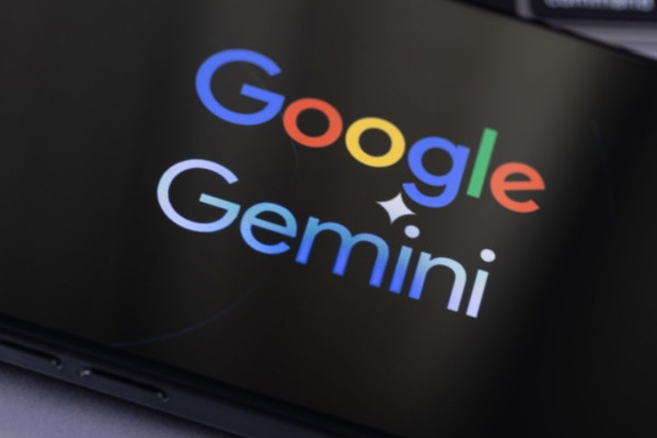 Google запустил голосового чат-бота Gemini Live для всех Android пользователей