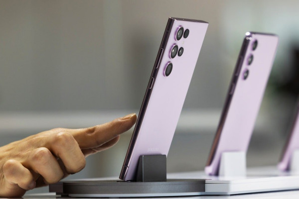 Обновления приложений через разные магазины вызывают обеспокоенность