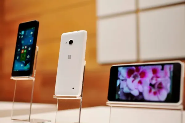 Microsoft разрабатывает новый Surface Phone Microsoft разрабатывает новый Surface Phone
