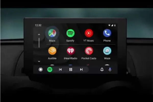 Android Auto предлагает игры для развлечений в автосистемах