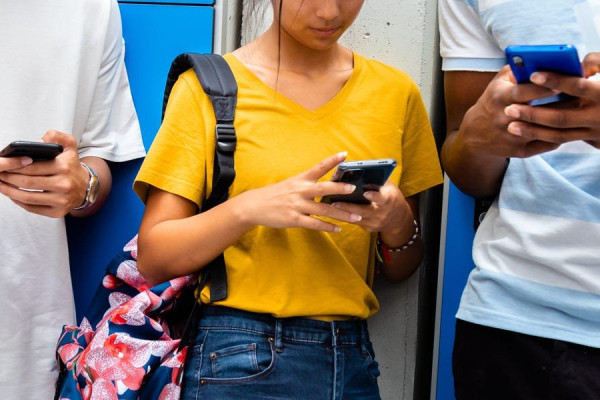 Приложение для обмена сообщениями Fizz приостановлено в школе Вермонта