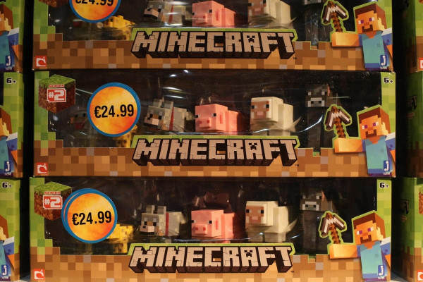 Видео с Фараджем, Стармером и Сунаком в Minecraft созданы ИИ