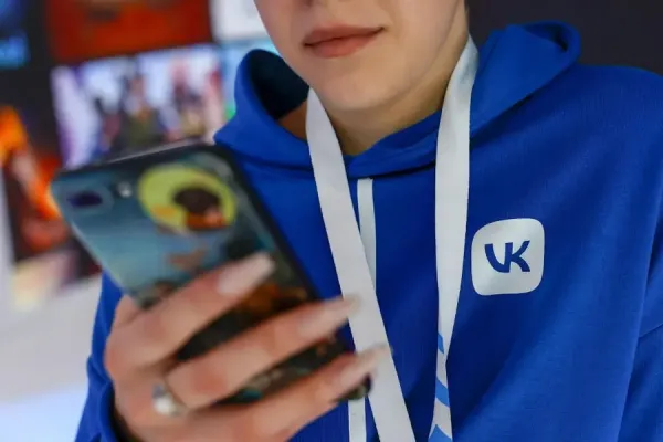 VK обязывает предустанавливать Max на новые устройства в России