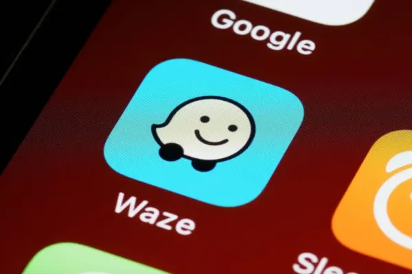 Waze добавляет новые функции для Android Auto