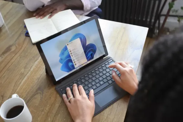 FlyOOBE расширяет возможности по удалению ИИ в Windows 11