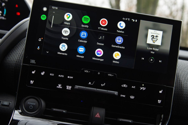 Google расширяет Android Auto, несмотря на судебные разбирательства