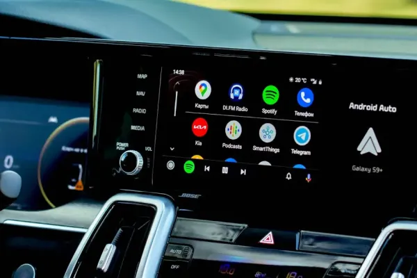 WhatsApp интегрируется с Android Auto для безопасности на дорогах
