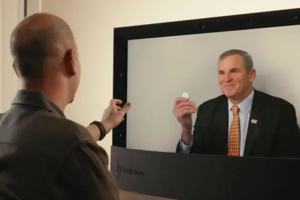 Google Beam улучшает связь для военных благодаря партнёрству с USO