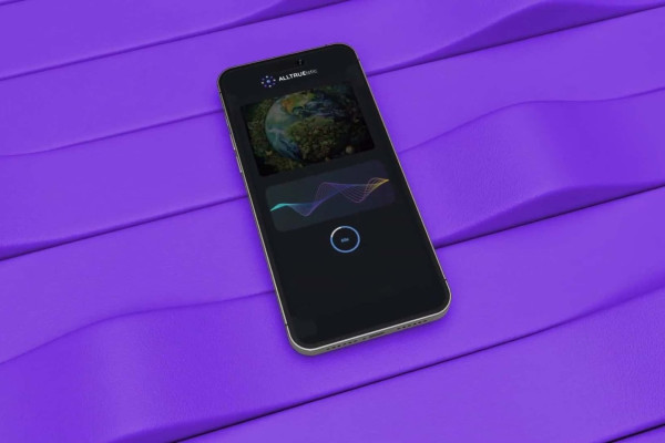 Приложение ALLTRUEistic от Тиффани Черчилль борется с негативом соцсетей