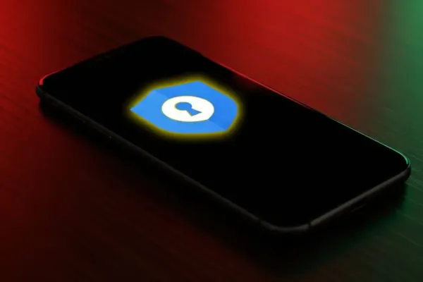 Приложение менеджера паролей от Google доступно на Android