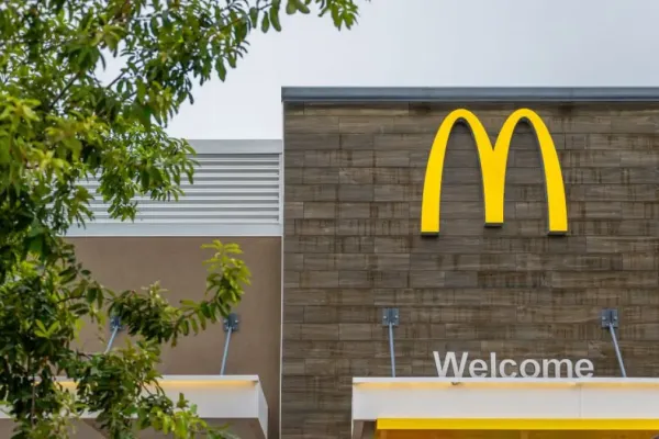McDonald's запускает акцию с Minecraft перед выходом фильма