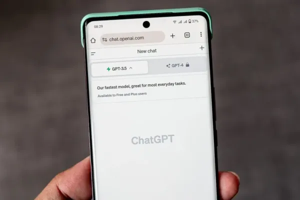 ChatGPT доступен в качестве помощника по умолчанию на Android