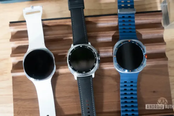 Приложение Часы исчезло с некоторых Wear OS устройств