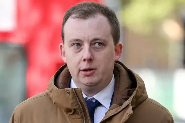 Подозрение на шпионаж с использованием секретных приложений