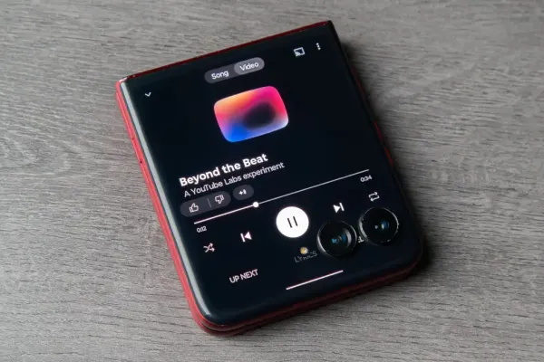 Спокойные инновации в YouTube Music: ИИ-ведущие Mo и Flow