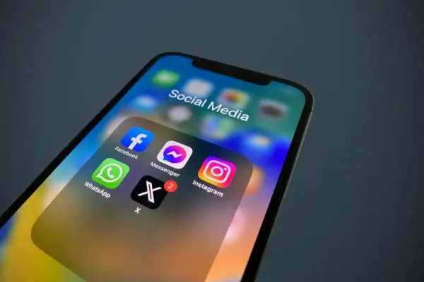 Загрузки X упали на фоне обновлений и конкуренции