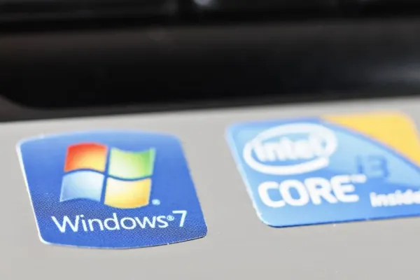 Девелопер уменьшил Windows 7 до 69 МБ: ОС загружается, но почти ничего не работает