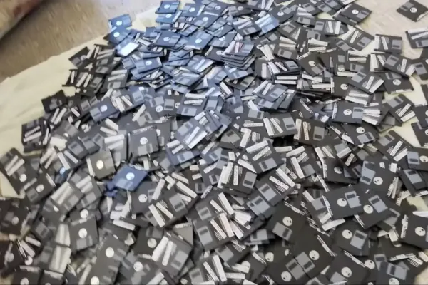 Fluster: запуск игры Factorio с 1250 дискет